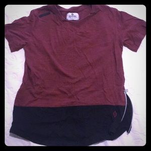 Boys L (14-16) Akademiks Maroon and Black Shirt